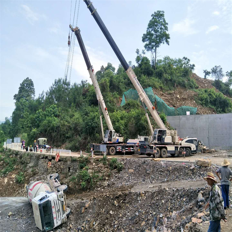 陈场镇汽车掉沟里叫吊车救援要多少钱